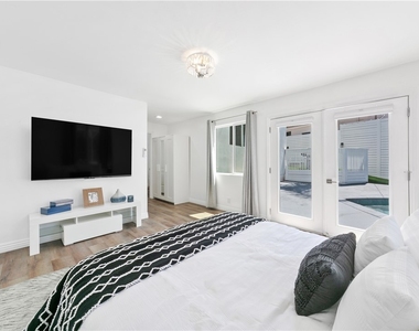 3763 Lankershim Boulevard - Photo Thumbnail 19