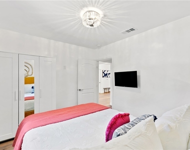 3763 Lankershim Boulevard - Photo Thumbnail 15