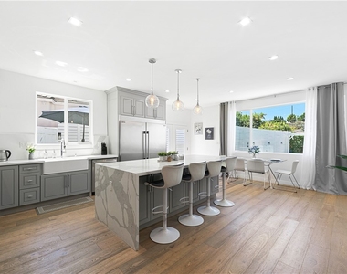 3763 Lankershim Boulevard - Photo Thumbnail 8