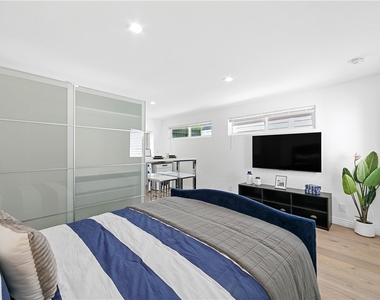 3763 Lankershim Boulevard - Photo Thumbnail 17