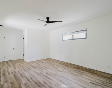 8400 Chimineas Avenue - Photo Thumbnail 19