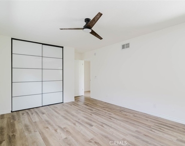 8400 Chimineas Avenue - Photo Thumbnail 20