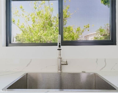 8400 Chimineas Avenue - Photo Thumbnail 12