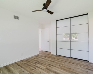 8400 Chimineas Avenue - Photo Thumbnail 16