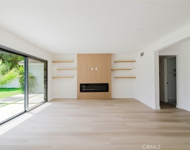 8400 Chimineas Avenue - Photo Thumbnail 5