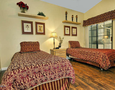 11011 N 92nd Street - Photo Thumbnail 20