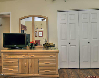11011 N 92nd Street - Photo Thumbnail 21