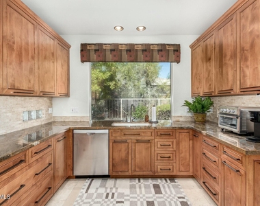 6584 E Shooting Star Way - Photo Thumbnail 9