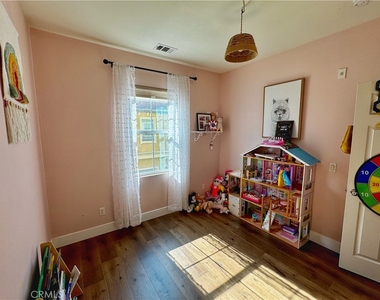 10522 Poinsettia Ln - Photo Thumbnail 10