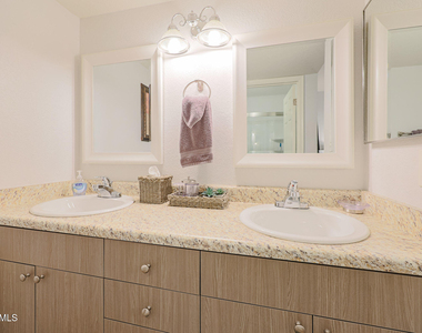 9465 N 92nd Street - Photo Thumbnail 14