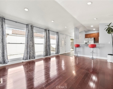 1552 Club Drive - Photo Thumbnail 4