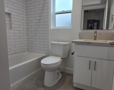 917 1/2 N Ridgewood Place - Photo Thumbnail 15