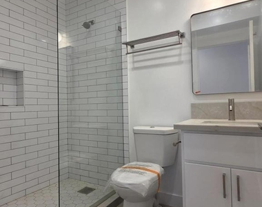917 1/2 N Ridgewood Place - Photo Thumbnail 9