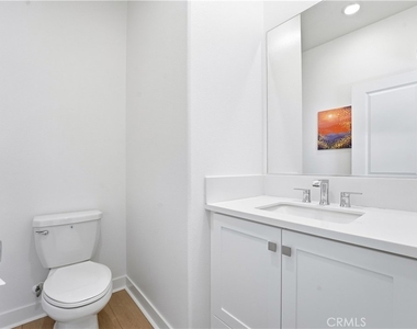 1637 West Lincoln Ave Unit 103 - Photo Thumbnail 8