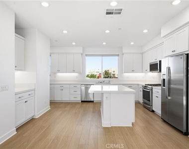 1637 West Lincoln Ave Unit 103 - Photo Thumbnail 10