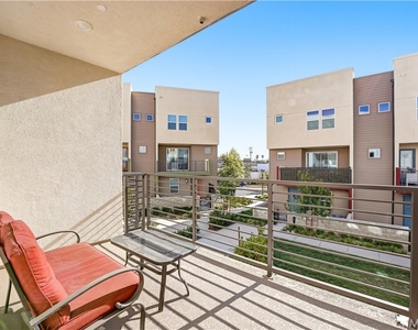 1637 West Lincoln Ave Unit 103 - Photo Thumbnail 7