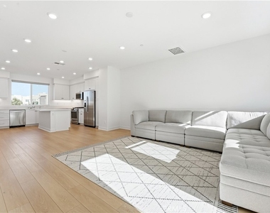 1637 West Lincoln Ave Unit 103 - Photo Thumbnail 6