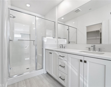 1637 West Lincoln Ave Unit 103 - Photo Thumbnail 12