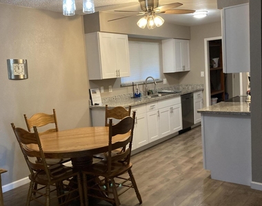 903 S 78th Place - Photo Thumbnail 6
