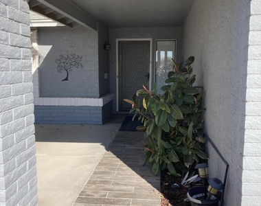 903 S 78th Place - Photo Thumbnail 4