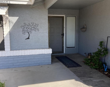 903 S 78th Place - Photo Thumbnail 3