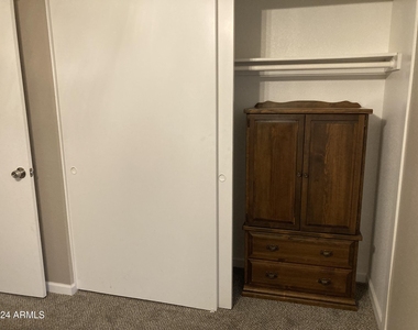 903 S 78th Place - Photo Thumbnail 15