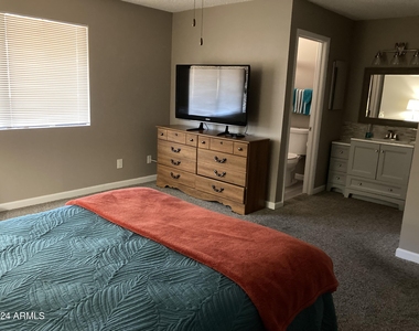903 S 78th Place - Photo Thumbnail 8