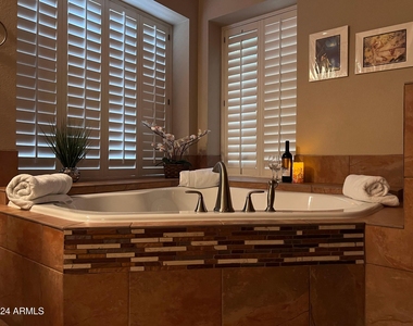 1221 N Kenwood Lane - Photo Thumbnail 5