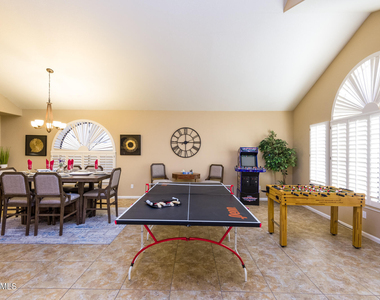 1221 N Kenwood Lane - Photo Thumbnail 23