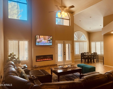 1221 N Kenwood Lane - Photo Thumbnail 19