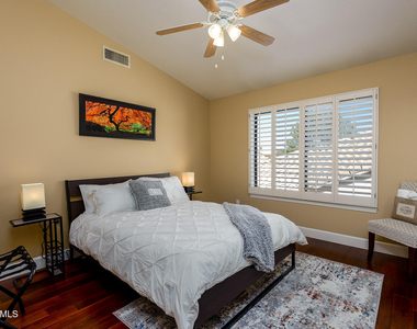 1221 N Kenwood Lane - Photo Thumbnail 12