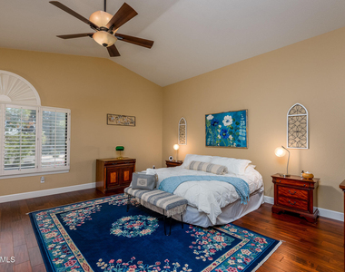 1221 N Kenwood Lane - Photo Thumbnail 7