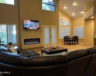 1221 N Kenwood Lane - Photo Thumbnail 21
