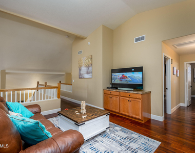1221 N Kenwood Lane - Photo Thumbnail 14