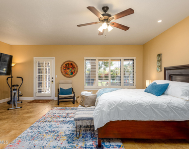 1221 N Kenwood Lane - Photo Thumbnail 3