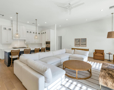4147 E Clarendon Avenue - Photo Thumbnail 7