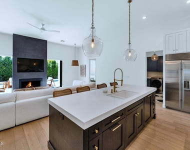 4147 E Clarendon Avenue - Photo Thumbnail 6