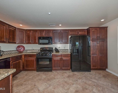 33550 N Dove Lakes Drive - Photo Thumbnail 12