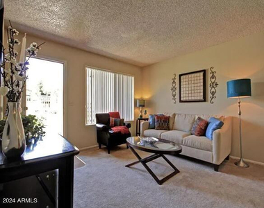 8344 N 67th Avenue - Photo Thumbnail 2