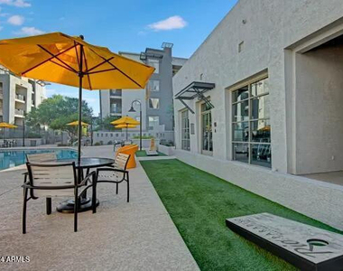 1033 N Parkside Drive - Photo Thumbnail 3