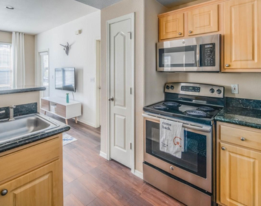 10 W Minnezona Avenue - Photo Thumbnail 2