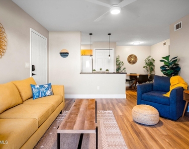 533 W Guadalupe Road - Photo Thumbnail 7