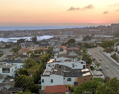 1511 Cliff Drive - Photo Thumbnail 15