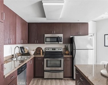 1080 Park Blvd - Photo Thumbnail 4
