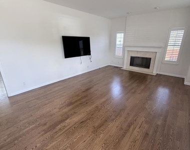 590 Terrace Avenue - Photo Thumbnail 2