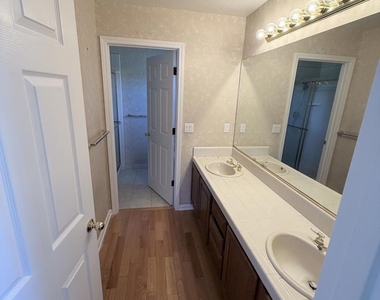 590 Terrace Avenue - Photo Thumbnail 3