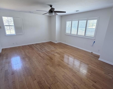 590 Terrace Avenue - Photo Thumbnail 4