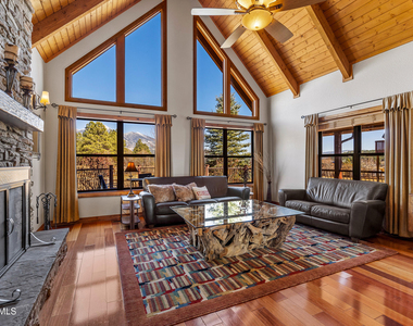 8950 W Antoinette Way - Photo Thumbnail 8