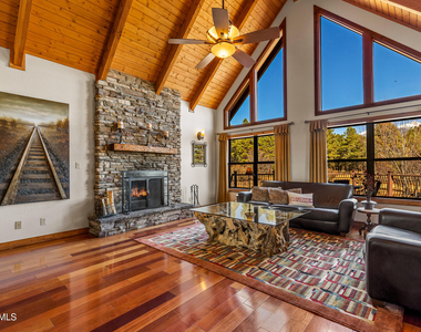 8950 W Antoinette Way - Photo Thumbnail 2