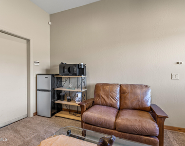 8950 W Antoinette Way - Photo Thumbnail 22